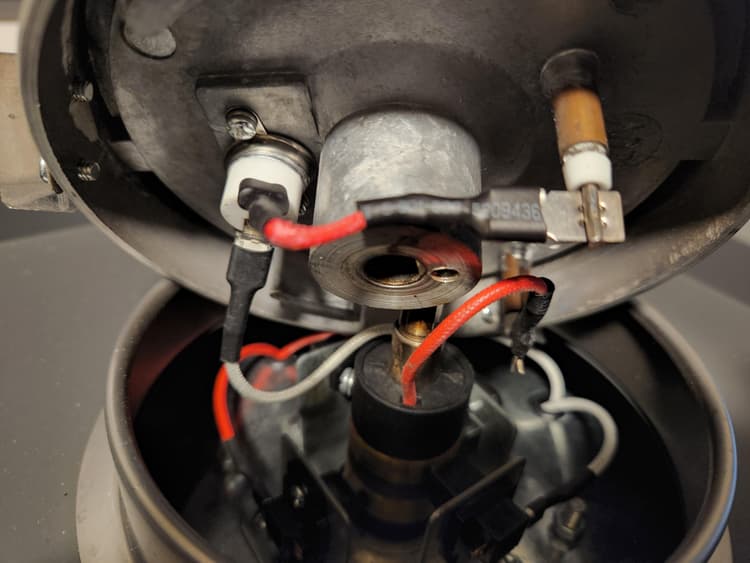2 simple wires and a screw is all it takes to replace the head.