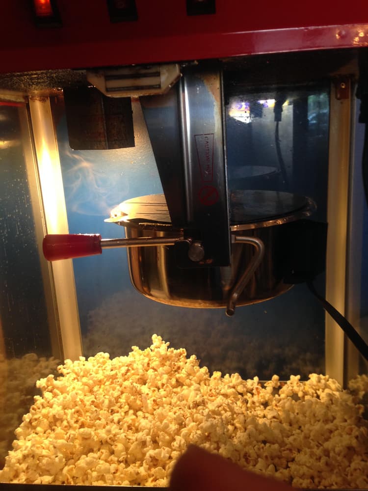 Popcorn machine kettle