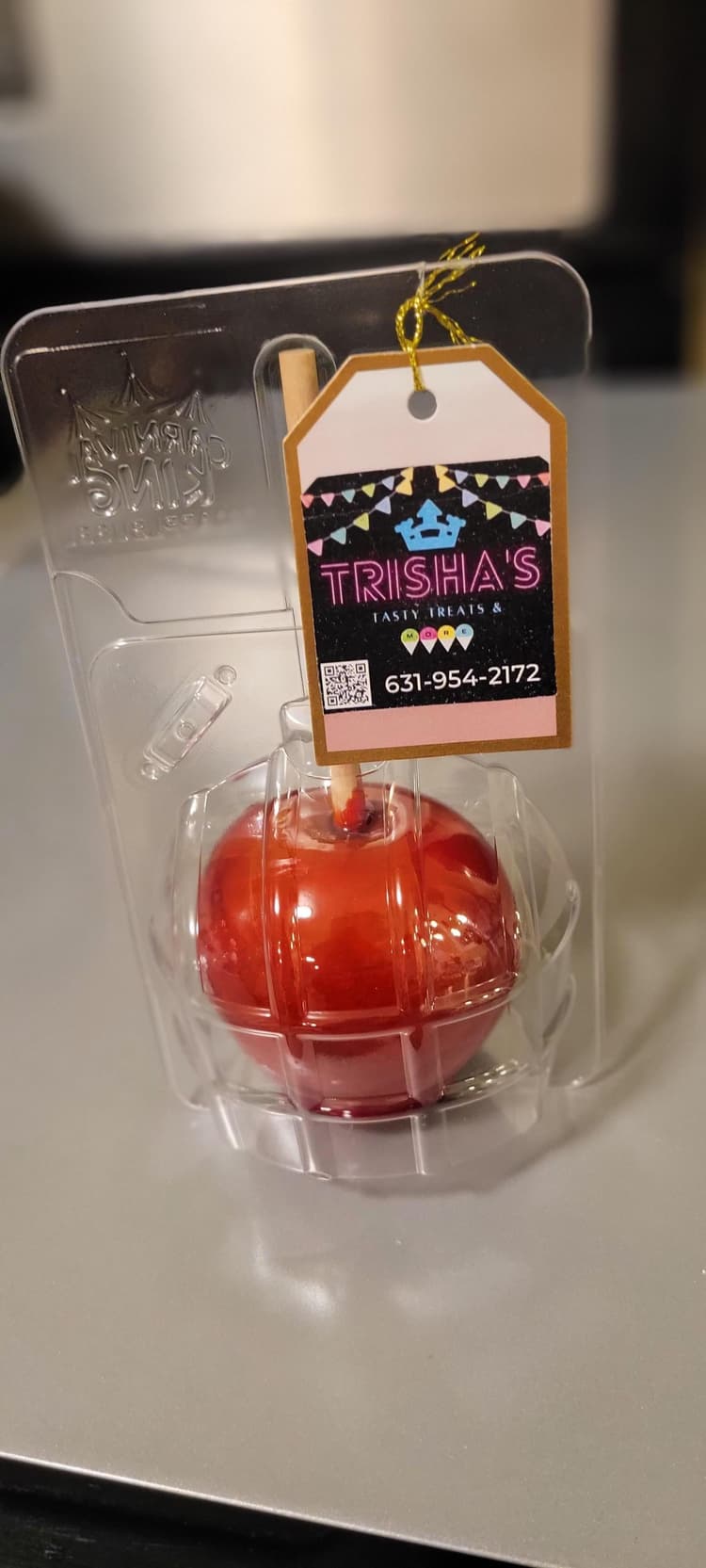 These containers were perfect for our candy apples at our Fall Fair. The container is sturdy and closed/opened easily and stands up with no issues making it super easy for grab-and-go events as well. After ordering they arrived quickly. Would definitely recommend this product.