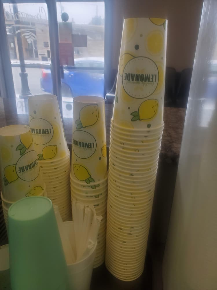 This cups are beautiful and cheap and great for the drinks or sodas, no leak or something, the lid is great too